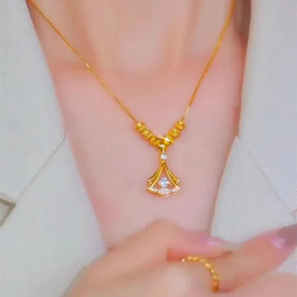 Elegant Gold Plated Fan Necklace with Sparkling Crystals – Fashion Pendant Jewelry